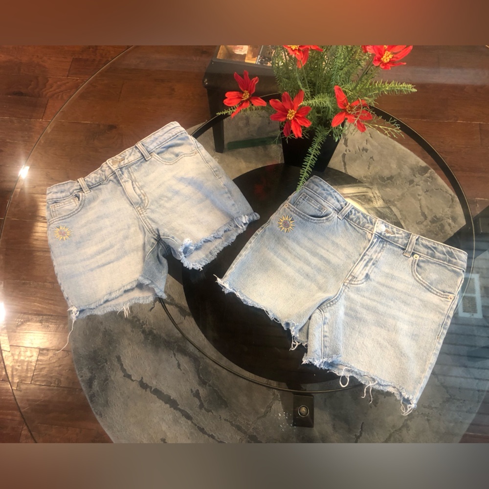 2 Pair Cat & Jack Light Blue Frayed Jean Shorts in great cond size girls XL (14)